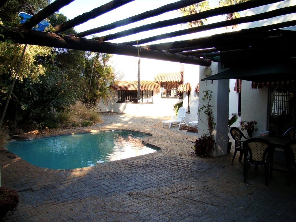 Zulani Safaris waterhole and pool views